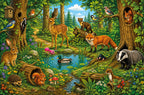 Wimmelbild aus dem Mitmach-Bilderbuch „Ameise Namenlos“ mit vielen Waldtieren an einem Teich.